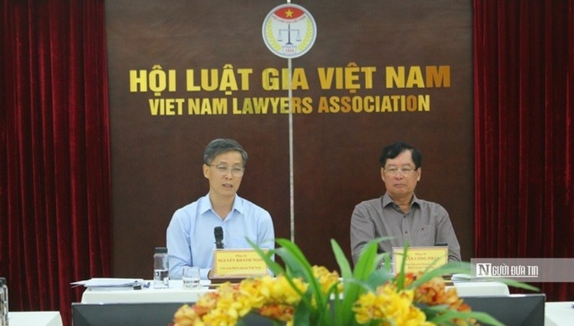 Đồng chí Nguyễn Khánh Ngọc và đồng chí Trần Công Phàn chủ trì hội nghị.
