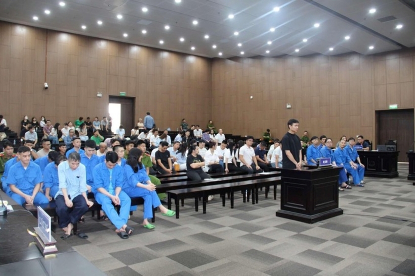 Các bị cáo tại tòa. Ảnh: Tuổi Trẻ Online