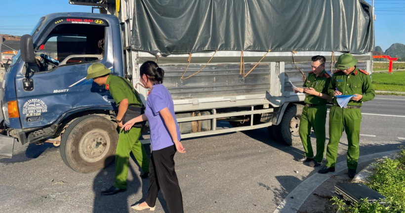 Lực lượng chức năng khám nghiệm hiện trường. (Ảnh: VKSND tỉnh Thanh Hóa)