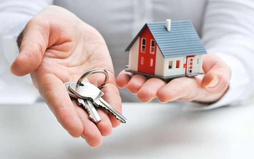 Thị trường bất động sản ngày nay đầy rẫy những thách thức, từ giá nhà tăng cao cho đến lãi suất vay vốn biến động, khiến quyết định "mua" hay "thuê" trở thành một bài toán khó.