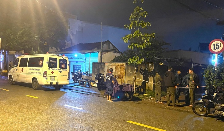 Lực lượng chức năng phong tỏa hiện trường. (Ảnh: Tuổi trẻ)