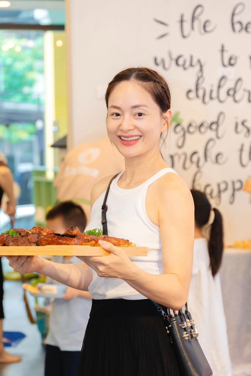 Một trong những thay đổi lớn của nữ diễn viên là mở rộng vòng tròn chia sẻ. Ảnh: Tri Thức