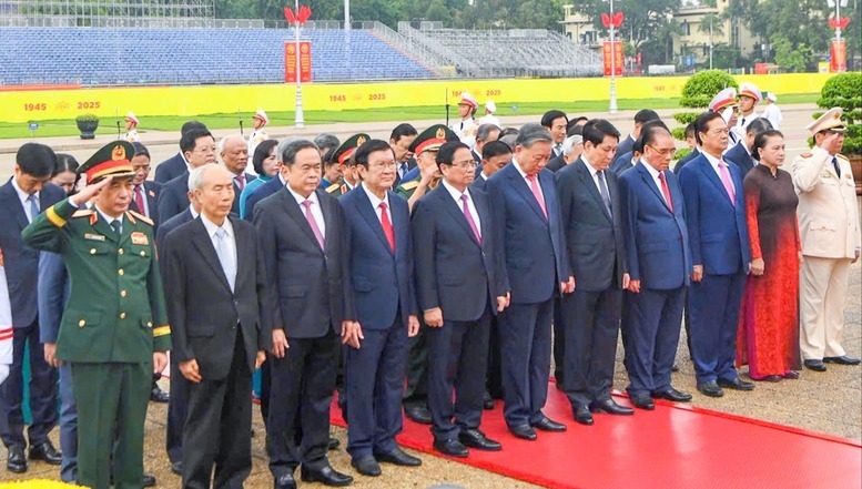 Đoàn đại biểu lãnh đạo, nguyên lãnh đạo Đảng, Nhà nước tưởng nhớ công lao to lớn của Chủ tịch Hồ Chí Minh - Ảnh: VGP/Nhật Bắc.