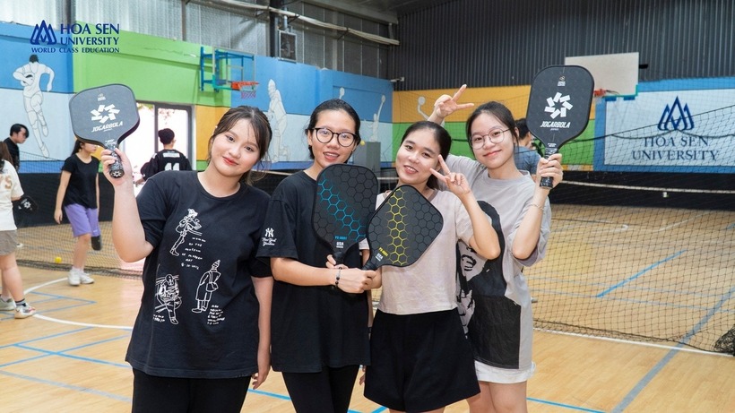 Sinh viên Trường Đại học Hoa Sen hào hứng với Pickleball. Ảnh: Đại biểu Nhân dân