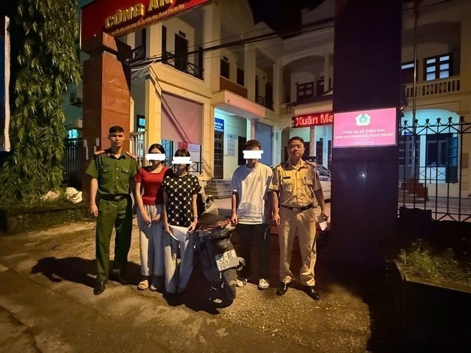 3 nữ sinh tại cơ quan công an. Ảnh: Báo An ninh Thủ đô.