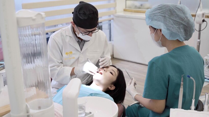 Theo Bs. Lê Đặng Vinh: Từ 10-14 tuổi, răng vĩnh viễn đã mọc gần hoàn chỉnh, xương hàm vẫn đang trong quá trình phát triển là độ tuổi vàng để niềng răng