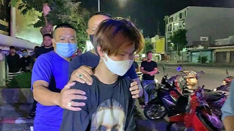 Nam thanh niên tại Thái Lan bị bắt vì tạt axit, dùng súng giả đe dọa bạn gái cũ. Ảnh: Tạp chí Tri thức.