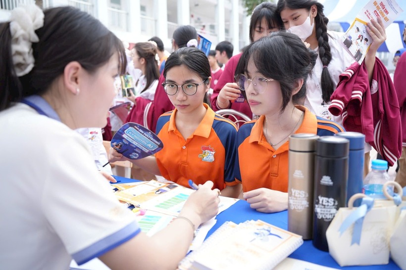 Kỳ xét tuyển năm 2025 ghi nhận sự gia tăng đáng kể cả về số lượng thí sinh và nguyện vọng đăng ký. Ảnh minh họa