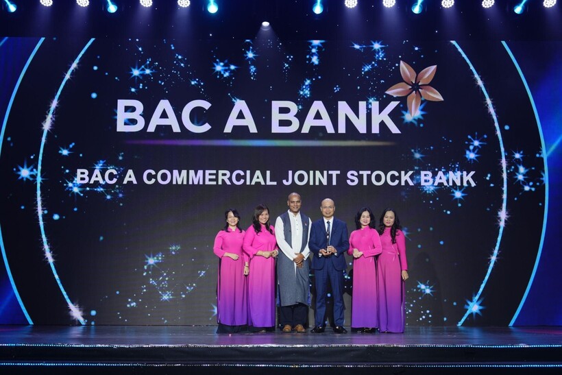 Ông Chu Nguyên Bình - Phó Tổng giám đốc, đại diện ngân hàng TMCP Bắc Á nhận giải thưởng "Nơi làm việc tốt nhất châu Á 2025"