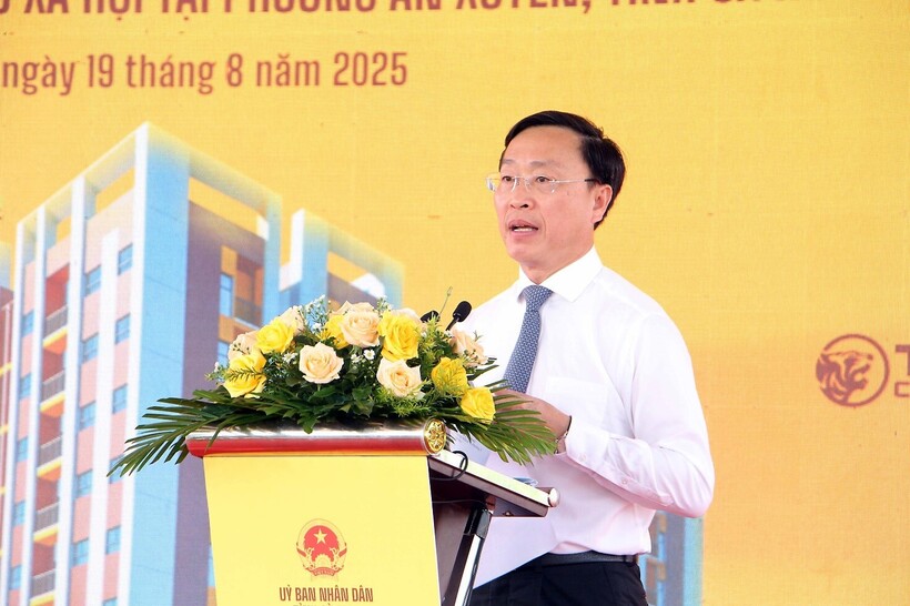 Ông Huỳnh Hữu Trí, Ủy viên Ban Thường vụ Tỉnh ủy, Phó Chủ tịch UBND tỉnh Cà Mau phát biểu tại lễ khởi công