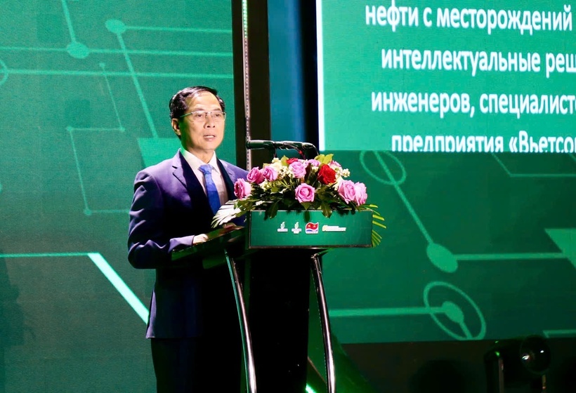 Thay mặt Chính phủ, Phó Thủ tướng Bùi Thanh Sơn nhiệt liệt chúc mừng Petrovietnam, các nhà thầu – nhất là Vietsovpetro, PVEP, Zarubezhneft – cùng tập thể cán bộ, kỹ sư, công nhân Việt Nam và Liên bang Nga đã nỗ lực đưa dự án về đích đúng tiến độ, an toàn, hiệu quả.