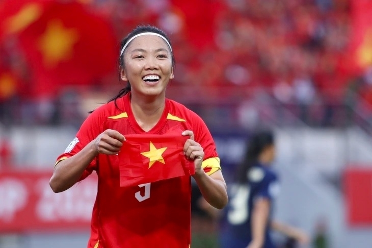 Huỳnh Như ghi bàn trở lại trong chiến thắng áp đảo trước Thái Lan. Ảnh: Tuổi trẻ