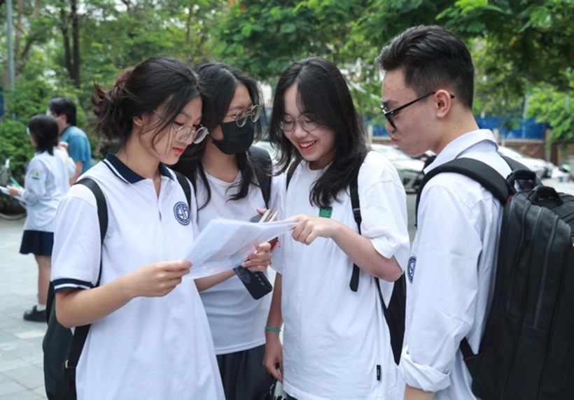 Điểm chuẩn bất thường sau lọc ảo lần 3, "nhảy múa như sàn chứng khoán". Ảnh minh họa
