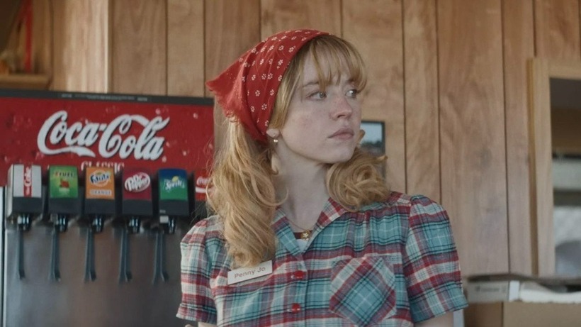 Tạo hình của Sweeney trong Americana. Ảnh: Lionsgate.