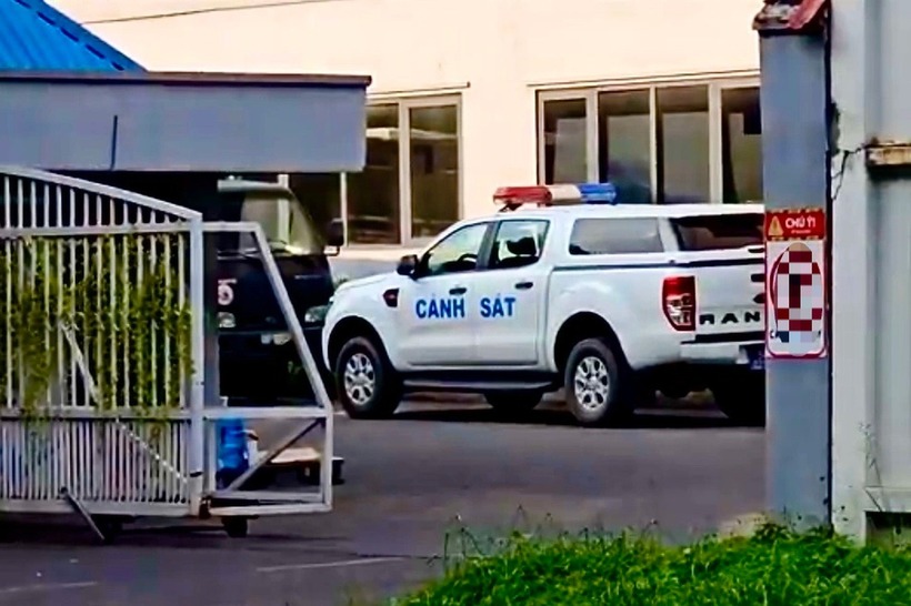 Công an đến hiện trường điều tra vụ nam công nhân tử vong. (Ảnh: Dân trí)