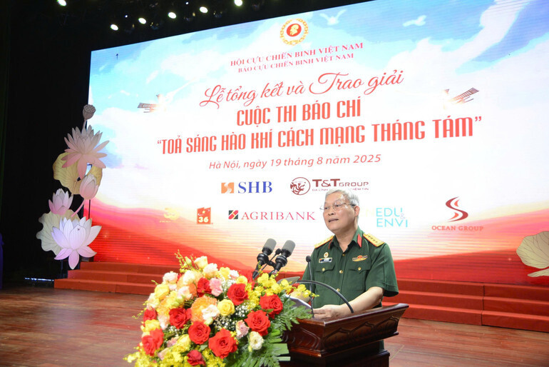 Đại tá Đỗ Phú Thọ, Tổng Biên tập Báo Cựu chiến binh Việt Nam, Trưởng Ban tổ chức cuộc thi, phát biểu.