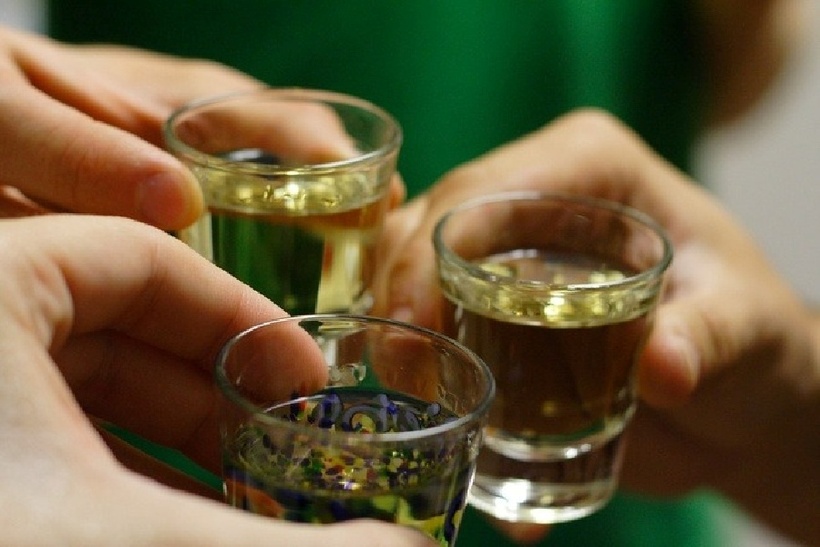 Độ tuổi nên ngừng uống rượu hoàn toàn.