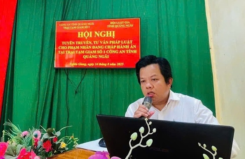 Luật gia Phan Văn Việt - Giám đốc Trung tâm tư vấn pháp luật tại buổi tuyên truyền.