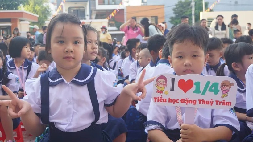 Học sinh lớp 1 Trường Tiểu học Đặng Thuỳ Trâm. Ảnh: PLO