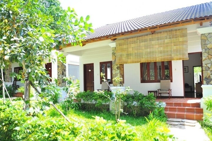 Nhà ngang 1 tầng ở là lựa chọn lý tưởng cho những ai yêu thích không gian yên bình và gần gũi với thiên nhiên. Ảnh: VTC News