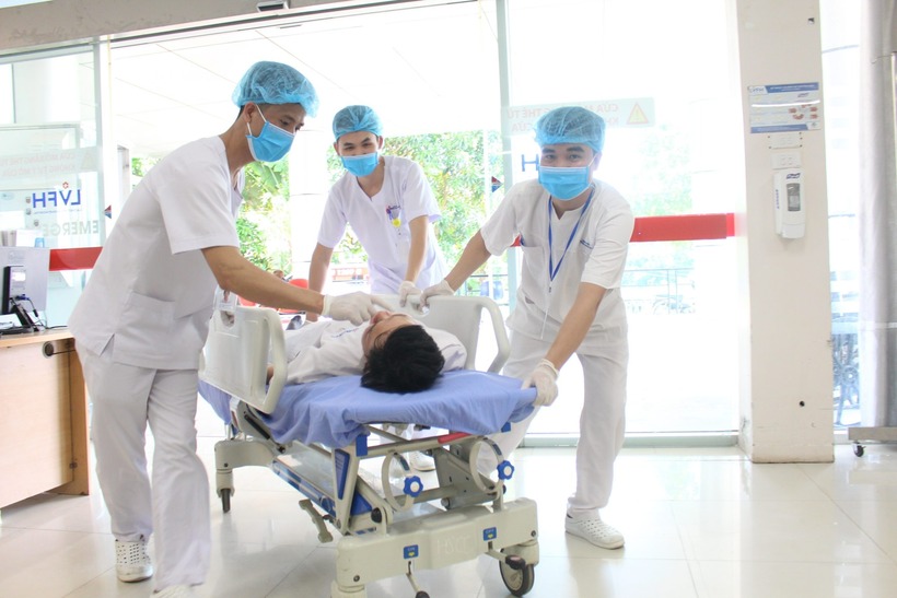Bộ Y tế vừa ban hành quyết định công bố thủ tục đăng ký bệnh bệnh, chữa bệnh bảo hiểm y tế (BHYT) bắt đầu áp dụng từ ngày 15/8. Ảnh minh họa