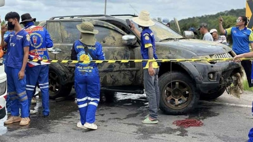 Chiếc xe được tìm thấy với chủ xe đã tử vong ở bên trong. Ảnh: The Thaiger.