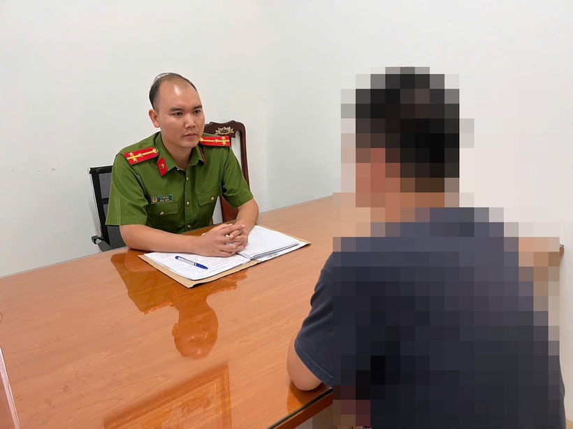 Nam sinh bay từ Hà Nội vào TP.HCM do bị tội phạm lừa đảo. Ảnh CACC