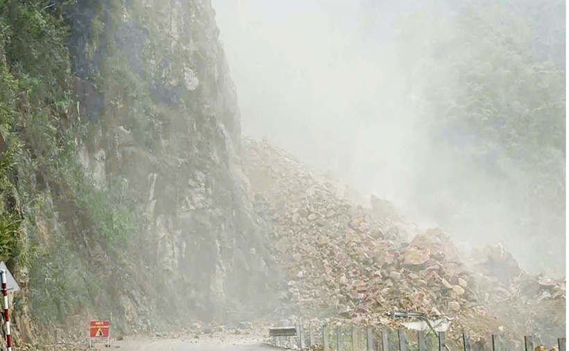 Sạt lở tại Km 111, quốc lộ 4G, thuộc địa phận xã Sốp Cộp. (Ảnh: Báo Sơn La)