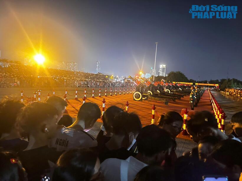 Thời tiết mát mẻ khiến không khí tại sân vận động càng sôi động.