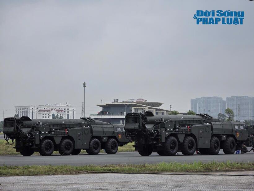 Người dân háo hức chiêm ngưỡng dàn pháo lễ tại SVĐ Mỹ Đình - 4