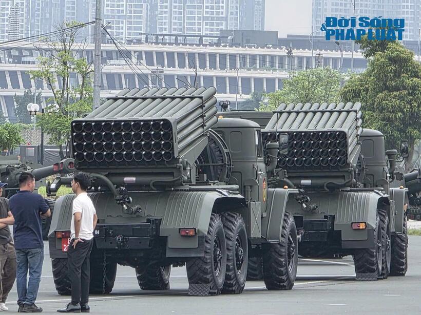 Dàn khí tài cũng được tập hợp gần khu dàn pháo