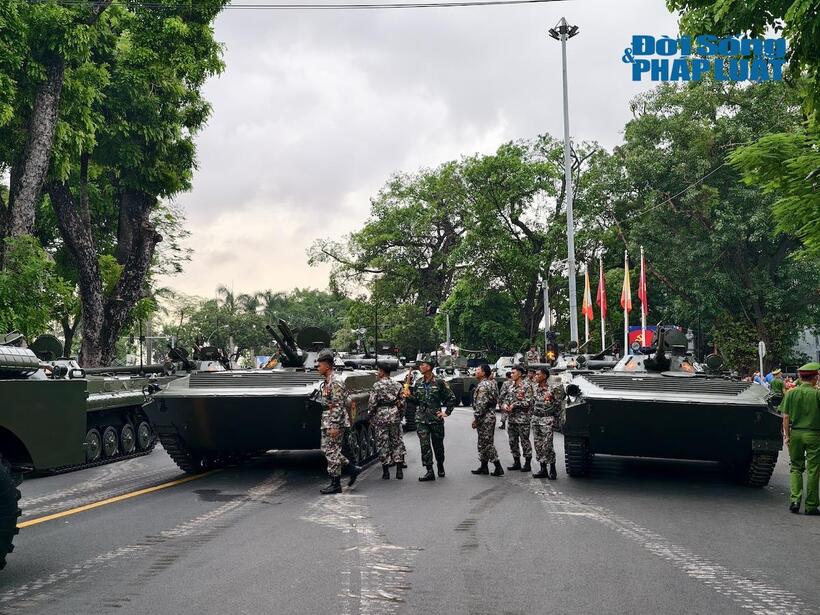 Ngắm đoàn xe tăng, pháo binh hào hùng tiến về quảng trường Ba Đình tổng hợp luyện diễu binh - 8
