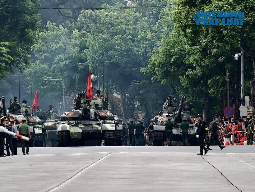 Ngắm đoàn xe tăng, pháo binh hào hùng tiến về quảng trường Ba Đình tổng hợp luyện diễu binh - 11