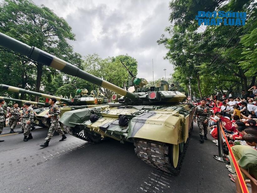 Ngắm đoàn xe tăng, pháo binh hào hùng tiến về quảng trường Ba Đình tổng hợp luyện diễu binh - 6