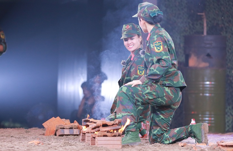 Ninh Dương Lan Ngọc hoàn thành thử thách tại Sao Nhập Ngũ. Ảnh: Thanh Niên