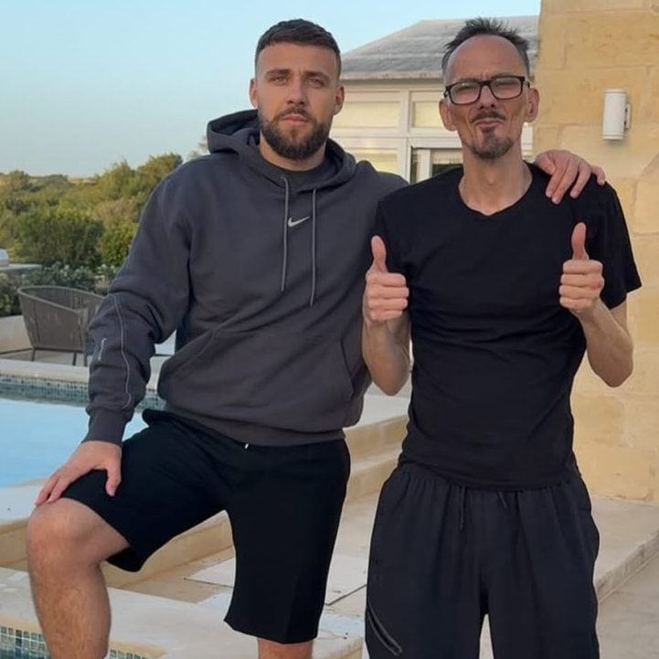 Raphaël Graven bên cạnh Cenazandotti. Ảnh: Telegraph