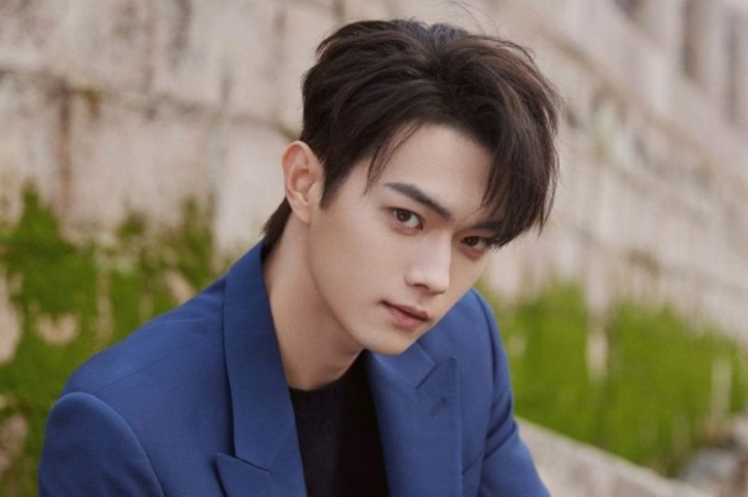 Hứa Khải bất ngờ bị một nữ diễn viên tố ngoại tình.