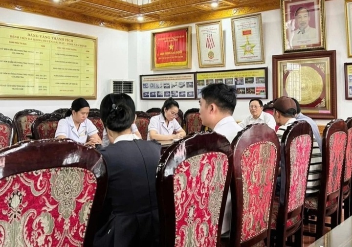 Bệnh viện Đa khoa Hải Hậu làm việc với người đàn ông hành hung nhân viên y tế. Ảnh: VTC News