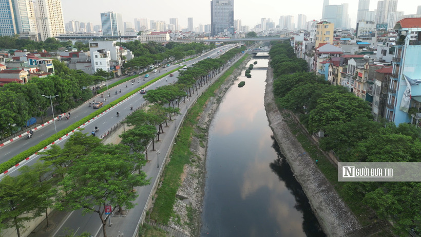Một đoạn sông Tô Lịch nhìn từ trên cao. Ảnh: Ngọc Tân