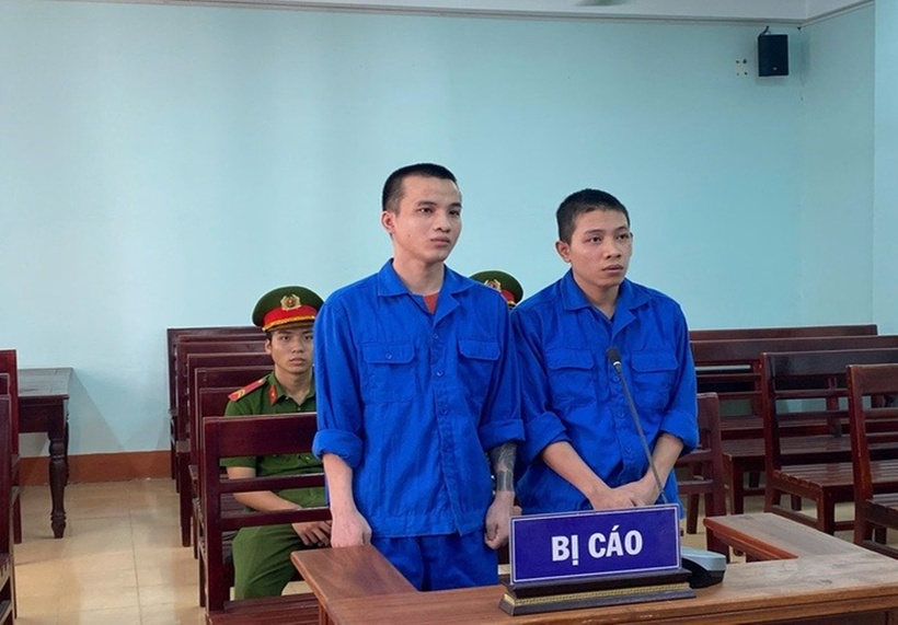 Hai bị cáo tại tòa. (Ảnh: Người lao động)