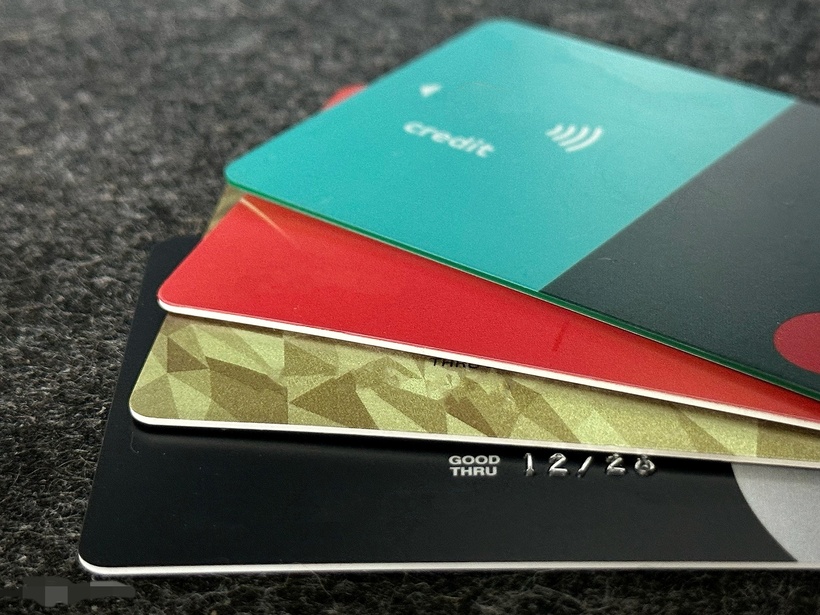 Người dùng thẻ tín dụng có thể thanh toán trực tiếp thông qua máy quẹt thẻ POS, thanh toán trực tuyến bằng ứng dụng của ngân hàng hoặc liên kết với ví điện tử. Ảnh minh họa.