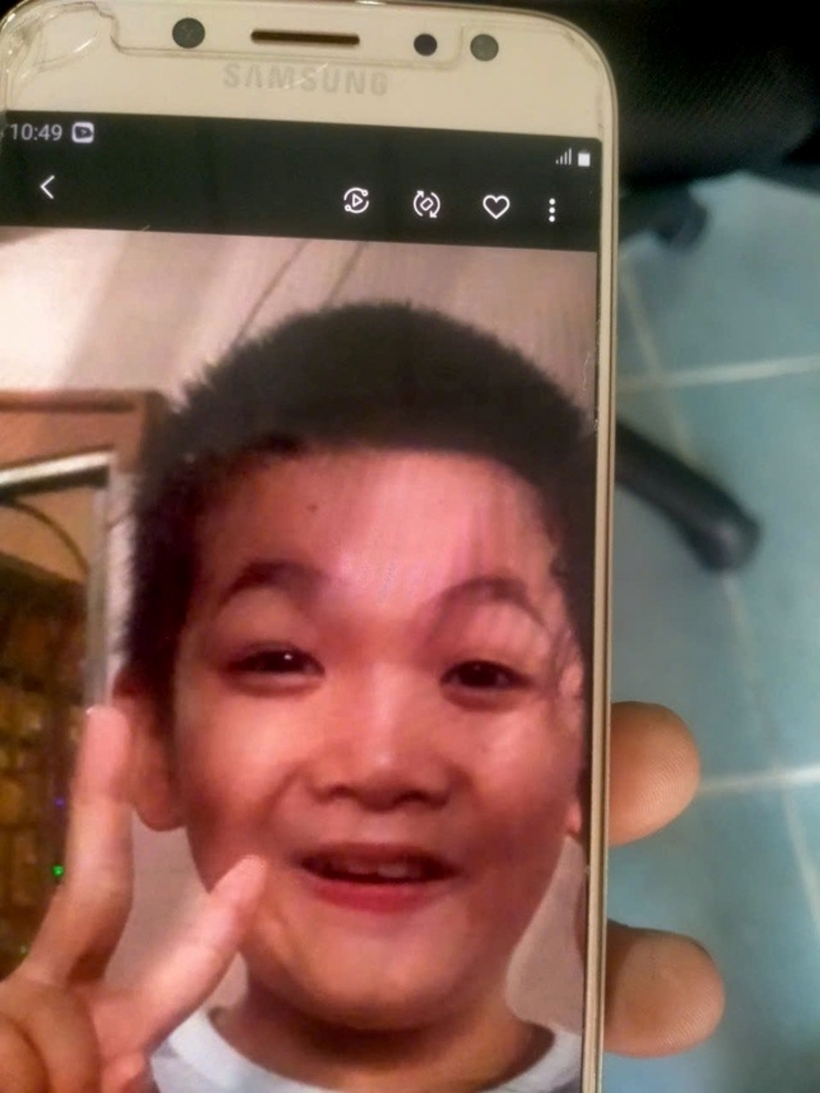 Hình ảnh bé trai 10 tuổi ở TP.HCM mất liên lạc với gia đình. Ảnh: Thanh Niên