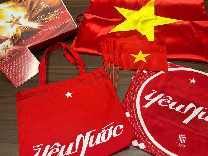 Món quà cũng là lời hiệu triệu mạnh mẽ, khuyến khích cộng đồng cùng nhau “phủ đỏ Việt Nam”, thắp sáng tình yêu Tổ quốc trong dịp đại lễ.