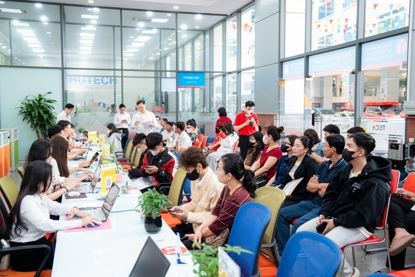 Nhiều trường đại học ở TPHCM bắt đầu nhập học từ 23/8. Ảnh: Hutech.