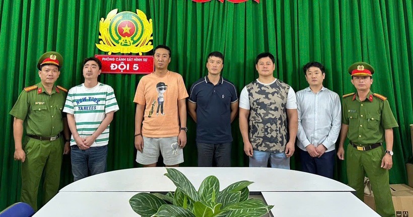 Các bị cáo khi bị bắt. Ảnh: Báo Dân trí.