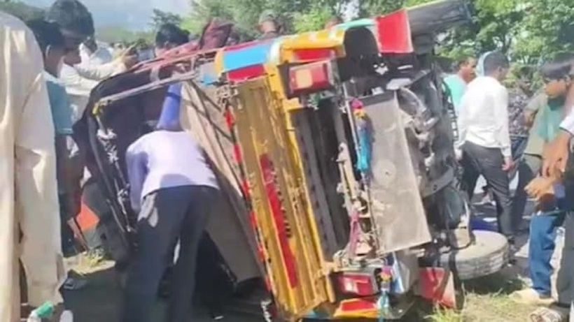 Tempo biến dạng hoàn toàn trước khi lật ngửa. Ảnh: India Today