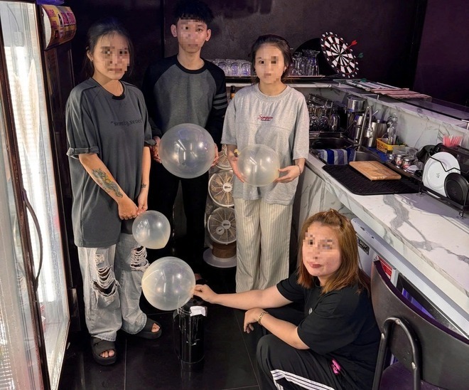 Bóng cười và shisha được sử dụng tại quán Nameless. Ảnh:Báo Sức khỏe và Đời sống.