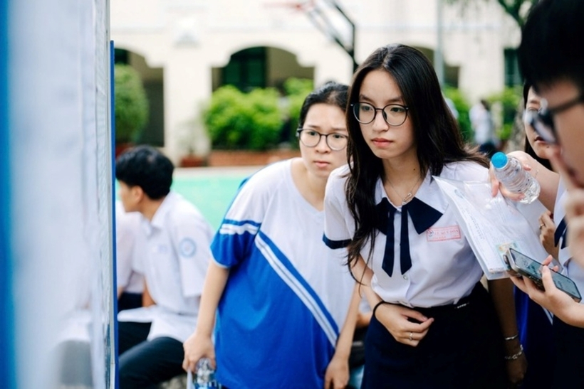 Điểm chuẩn tuyển sinh đại học 2025 từng được dự báo sẽ giảm so với năm trước nhưng thực tế lại ngược lại. Ảnh minh họa: Tuổi Trẻ Online