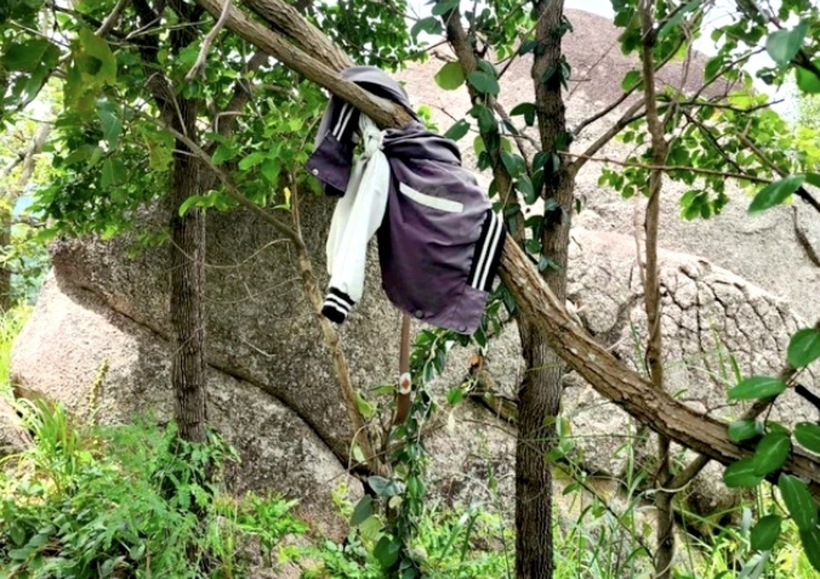 Chiếc áo của nạn nhân ở hiện trường. Ảnh: Tiền Phong