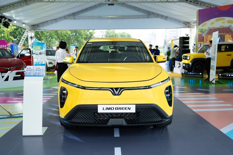 Khách hàng VinFast bất ngờ vì trải nghiệm “mua 1 được 2” - 2